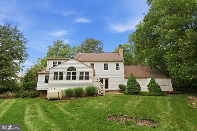 11913 HOLLY SPRING DR, Great Falls, VA 22066
