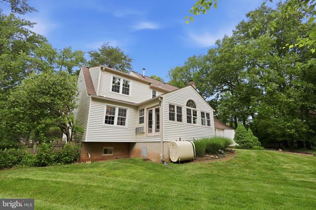 11913 HOLLY SPRING DR, Great Falls, VA 22066