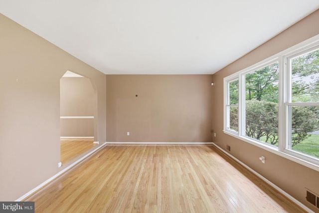 11913 HOLLY SPRING DR, Great Falls, VA 22066