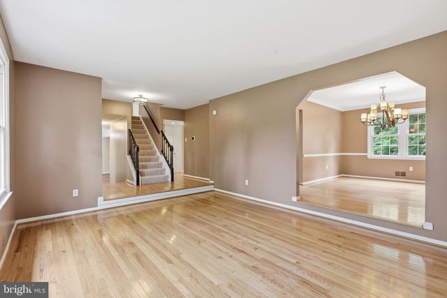 11913 HOLLY SPRING DR, Great Falls, VA 22066