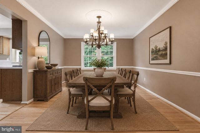 11913 HOLLY SPRING DR, Great Falls, VA 22066