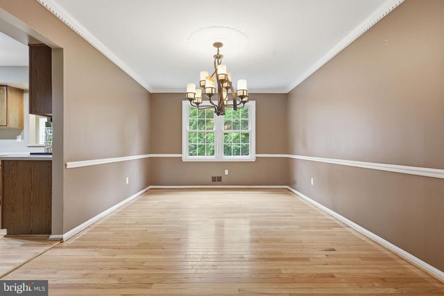 11913 HOLLY SPRING DR, Great Falls, VA 22066