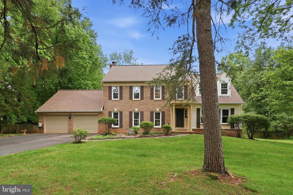 11913 HOLLY SPRING DR, Great Falls, VA 22066
