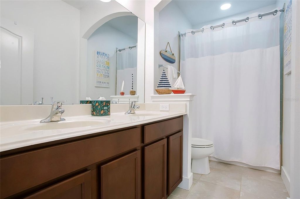 Image 24 of property listing at 13795 ELIOT AVENUE, Orlando, FL 32827