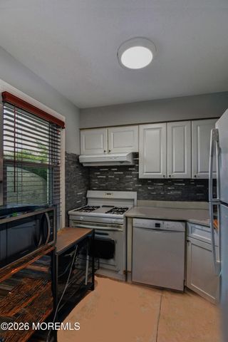 500 Cliffwood Avenue D2, Matawan, NJ 07747