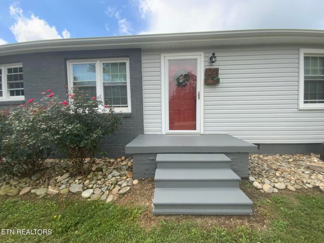 1201 Blossom Lane, Kingston, TN 37763