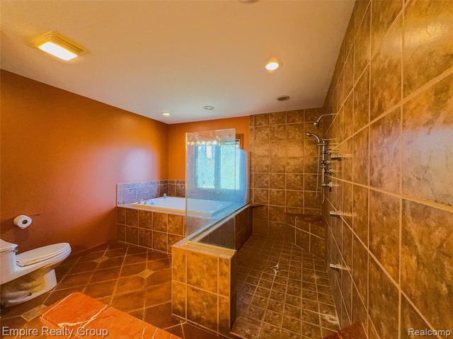 2111 Oak Terrace, Ortonville, MI 48462