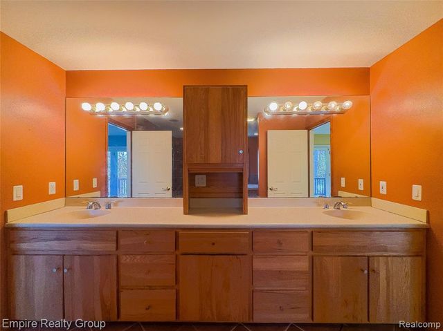 2111 Oak Terrace, Ortonville, MI 48462