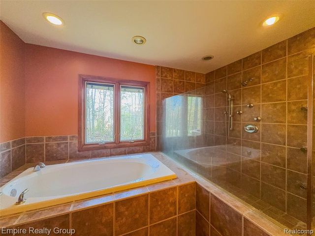 2111 Oak Terrace, Ortonville, MI 48462