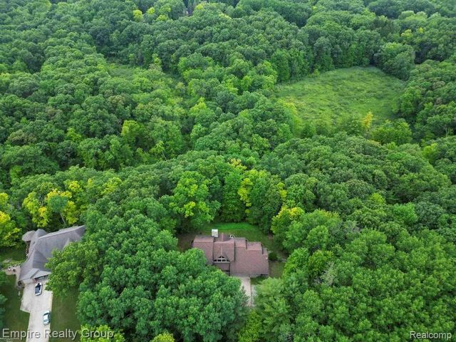 2111 Oak Terrace, Ortonville, MI 48462