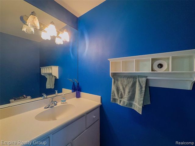 2111 Oak Terrace, Ortonville, MI 48462