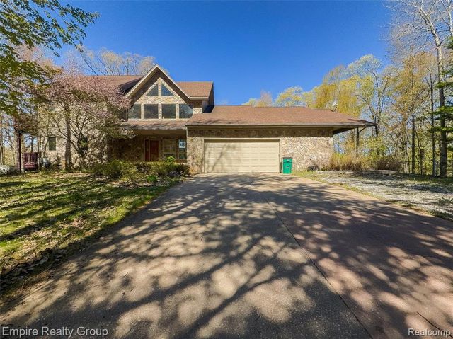 2111 Oak Terrace, Ortonville, MI 48462