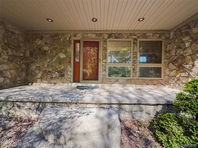 2111 Oak Terrace, Ortonville, MI 48462