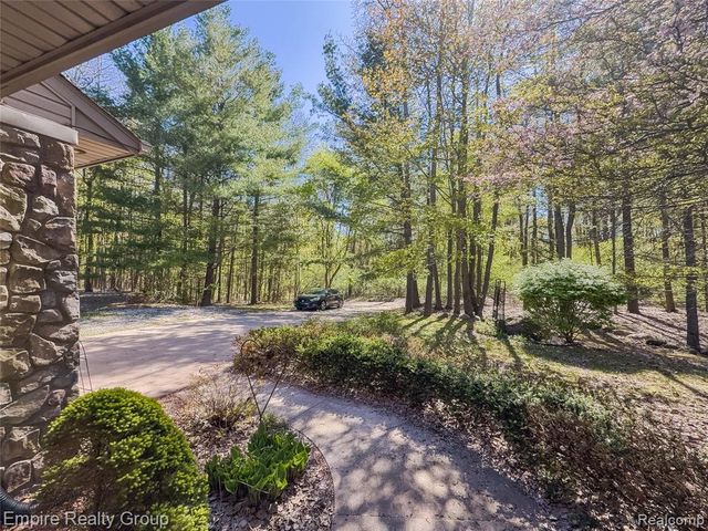 2111 Oak Terrace, Ortonville, MI 48462