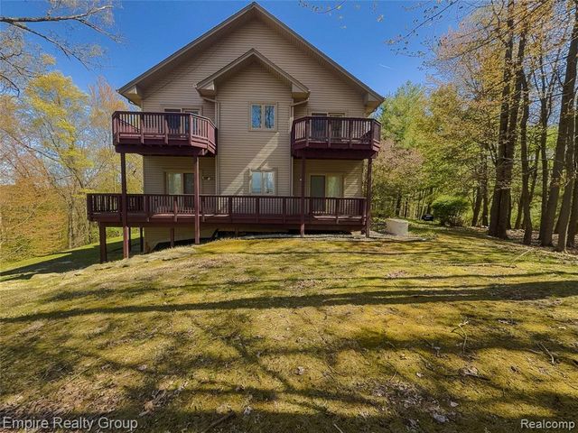 2111 Oak Terrace, Ortonville, MI 48462