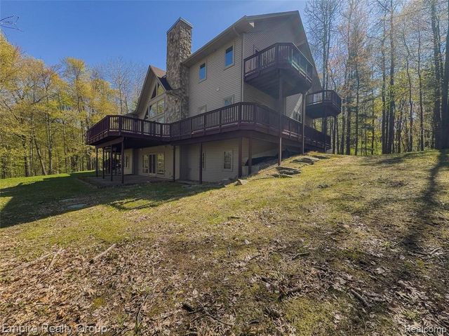 2111 Oak Terrace, Ortonville, MI 48462