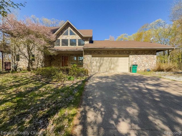 2111 Oak Terrace, Ortonville, MI 48462
