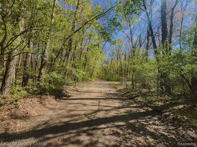 2111 Oak Terrace, Ortonville, MI 48462