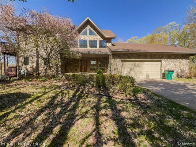 2111 Oak Terrace, Ortonville, MI 48462