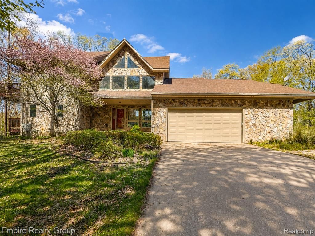 2111 Oak Terrace, Ortonville, MI 48462