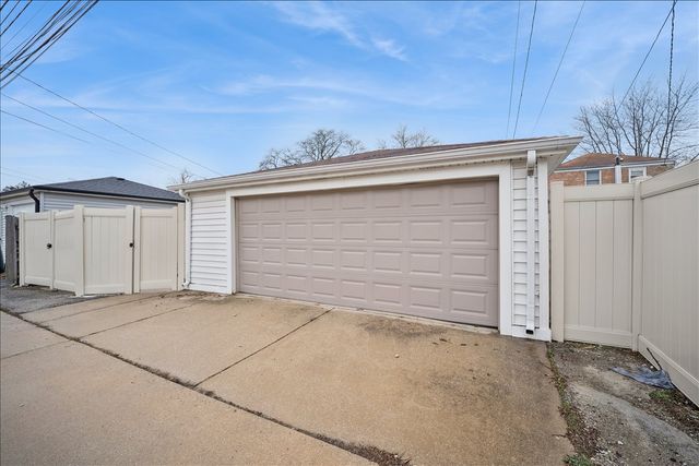 2455 Rhodes Avenue, River Grove, IL 60171