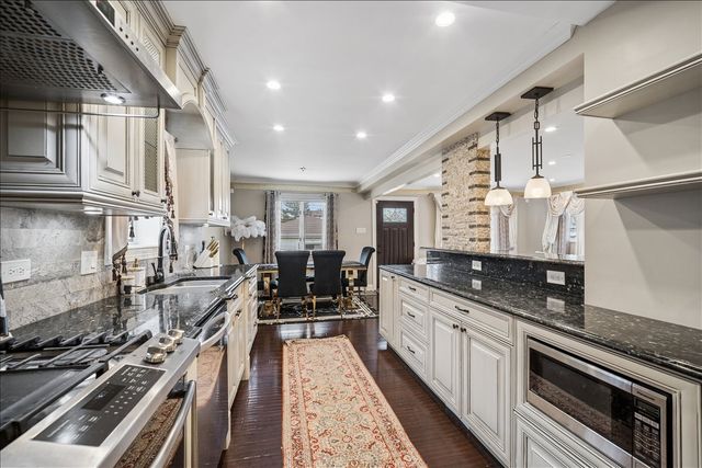 2455 Rhodes Avenue, River Grove, IL 60171