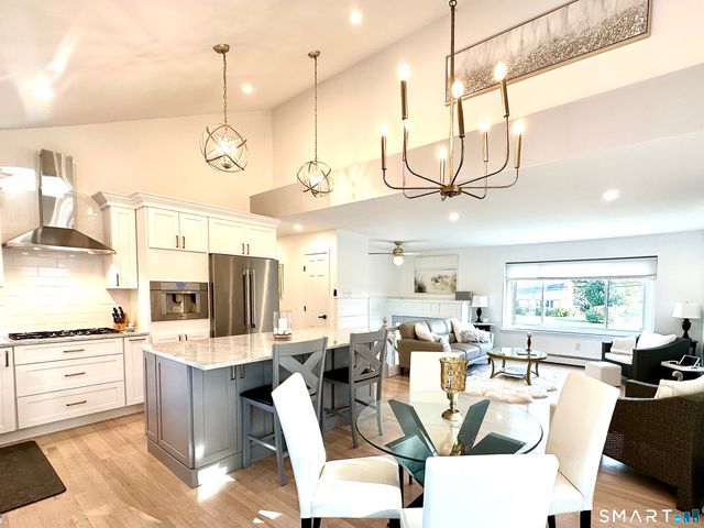 17 College Street, Old Saybrook, CT 06475