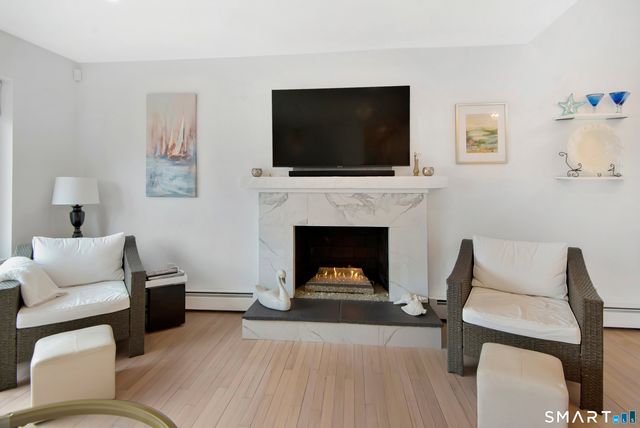 17 College Street, Old Saybrook, CT 06475