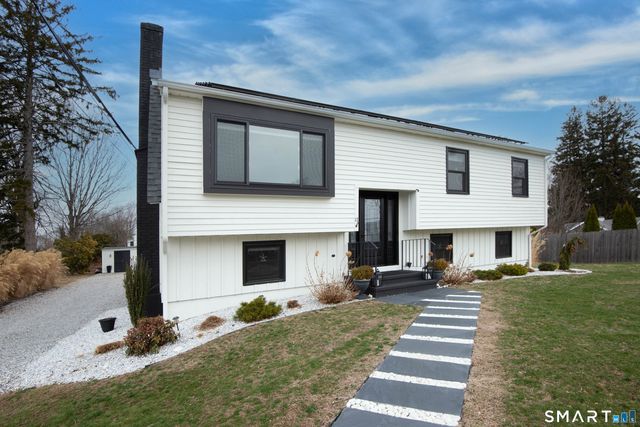 17 College Street, Old Saybrook, CT 06475