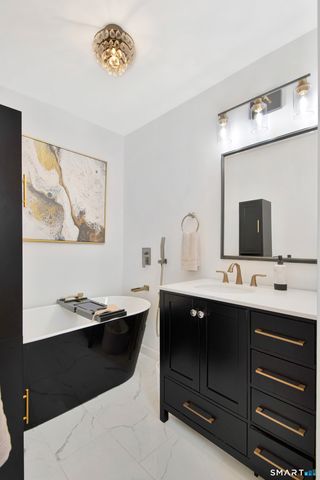 17 College Street, Old Saybrook, CT 06475