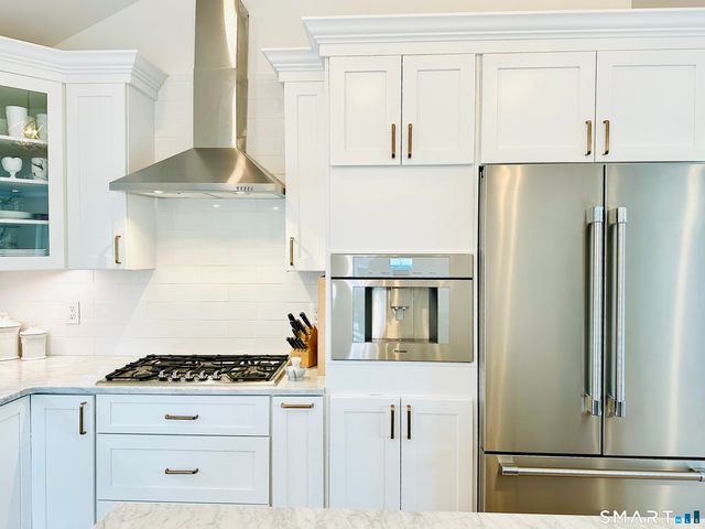 17 College Street, Old Saybrook, CT 06475