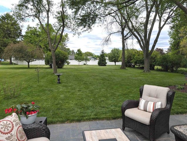 824 Suffolk Drive, Janesville, WI 53546
