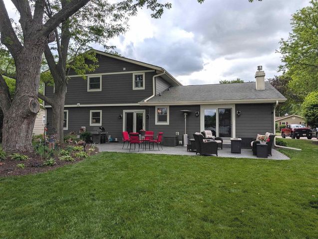 824 Suffolk Drive, Janesville, WI 53546