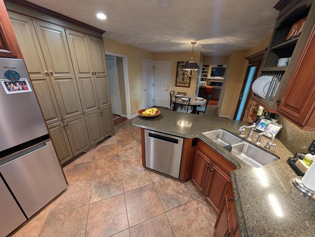 824 Suffolk Drive, Janesville, WI 53546