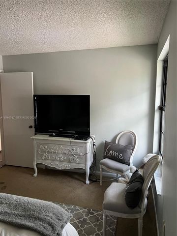 10140 NW 21st Ct, Pembroke Pines, FL 33026