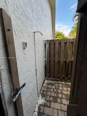 10140 NW 21st Ct, Pembroke Pines, FL 33026