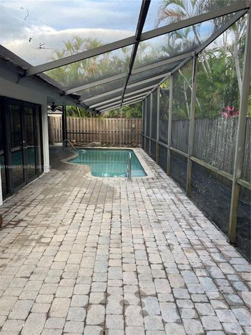 10140 NW 21st Ct, Pembroke Pines, FL 33026