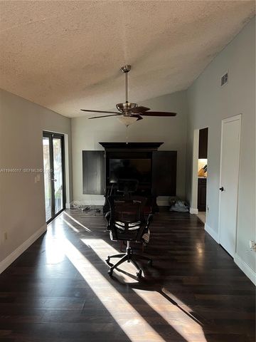 10140 NW 21st Ct, Pembroke Pines, FL 33026