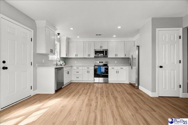 2932 Bentgrass CT, Effingham, SC 29541