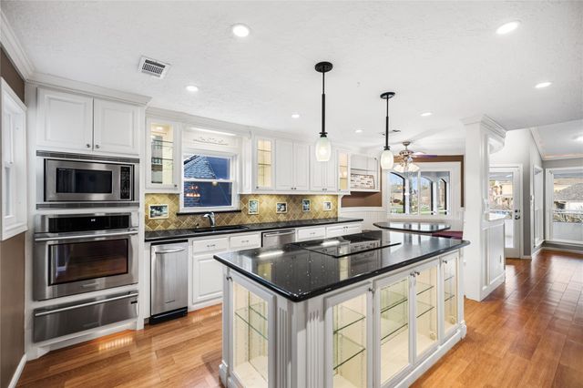 13302 Northshore Drive, Montgomery, TX 77356