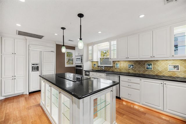 13302 Northshore Drive, Montgomery, TX 77356