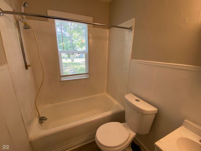 1462 N Gladstone Avenue, Indianapolis, IN 46201