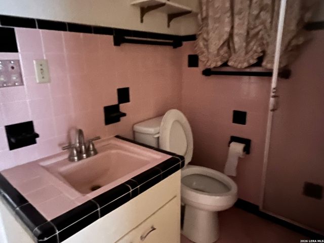 211 E Alamo, Carrizo Springs, TX 78834