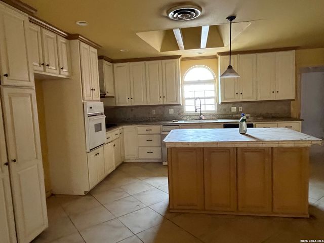 211 E Alamo, Carrizo Springs, TX 78834