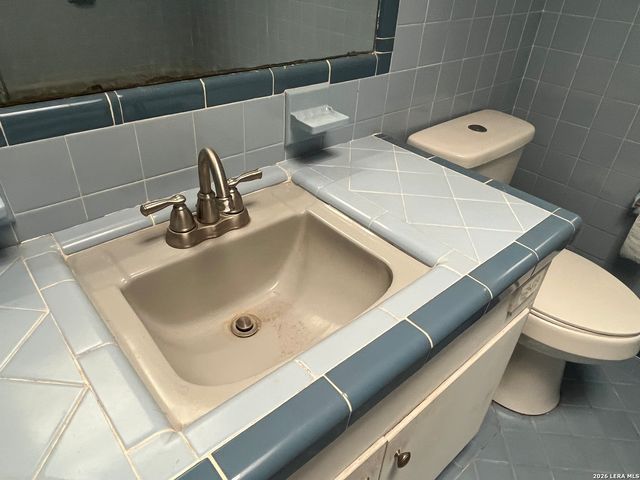 211 E Alamo, Carrizo Springs, TX 78834