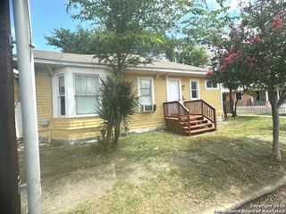 1303 S Saint Marys R, San Antonio, TX 78210