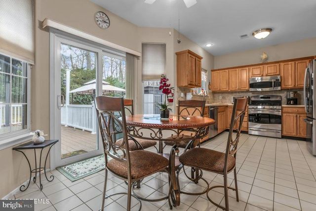 19 CROWN CIR, Lakewood, NJ 08701