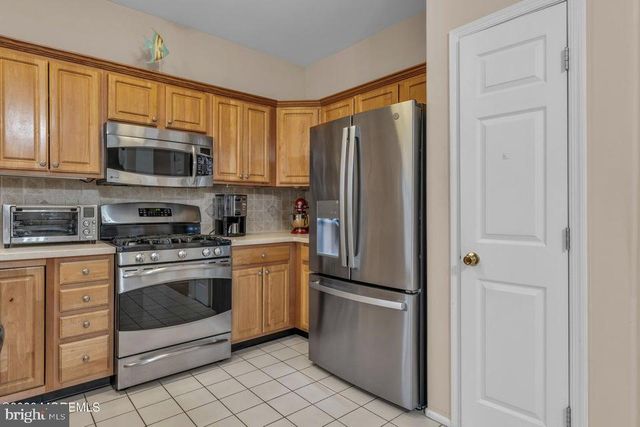 19 CROWN CIR, Lakewood, NJ 08701