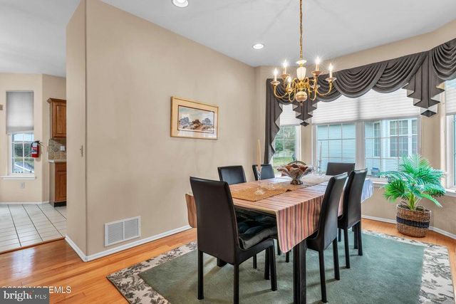 19 CROWN CIR, Lakewood, NJ 08701