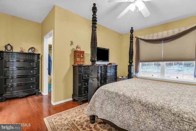 19 CROWN CIR, Lakewood, NJ 08701